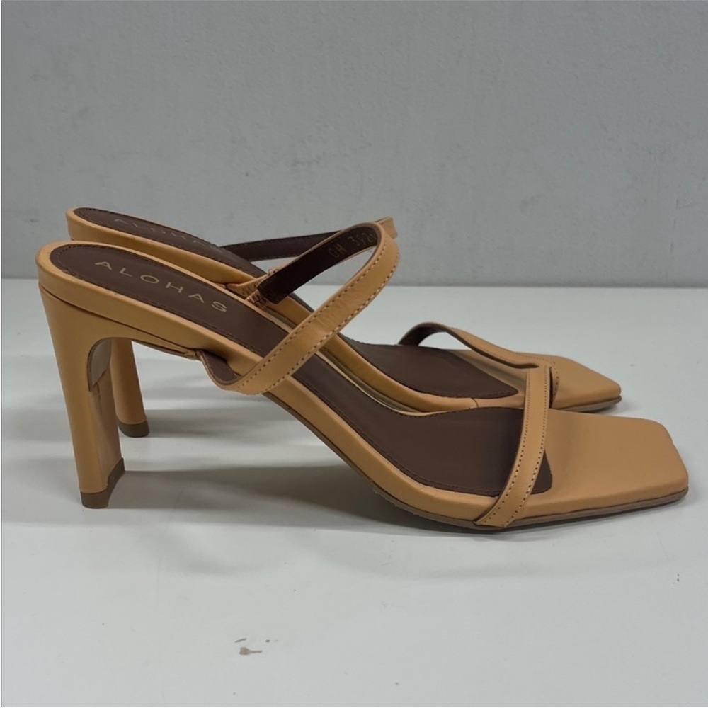 Alohas Cream and Tan Heeled Sandals - Picture 2 of 3